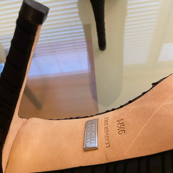 Badgely Mischka Black Satin Peep Toe Heels - Picture 6 of 9